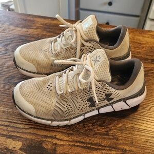 Kids under armour shoes size 5